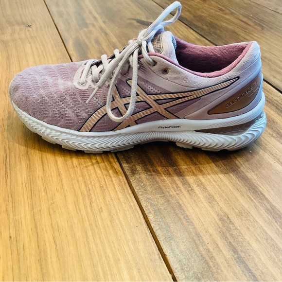 ASICS Gel-Nimbus 22 Running Shoes EUC - Picture 2 of 10